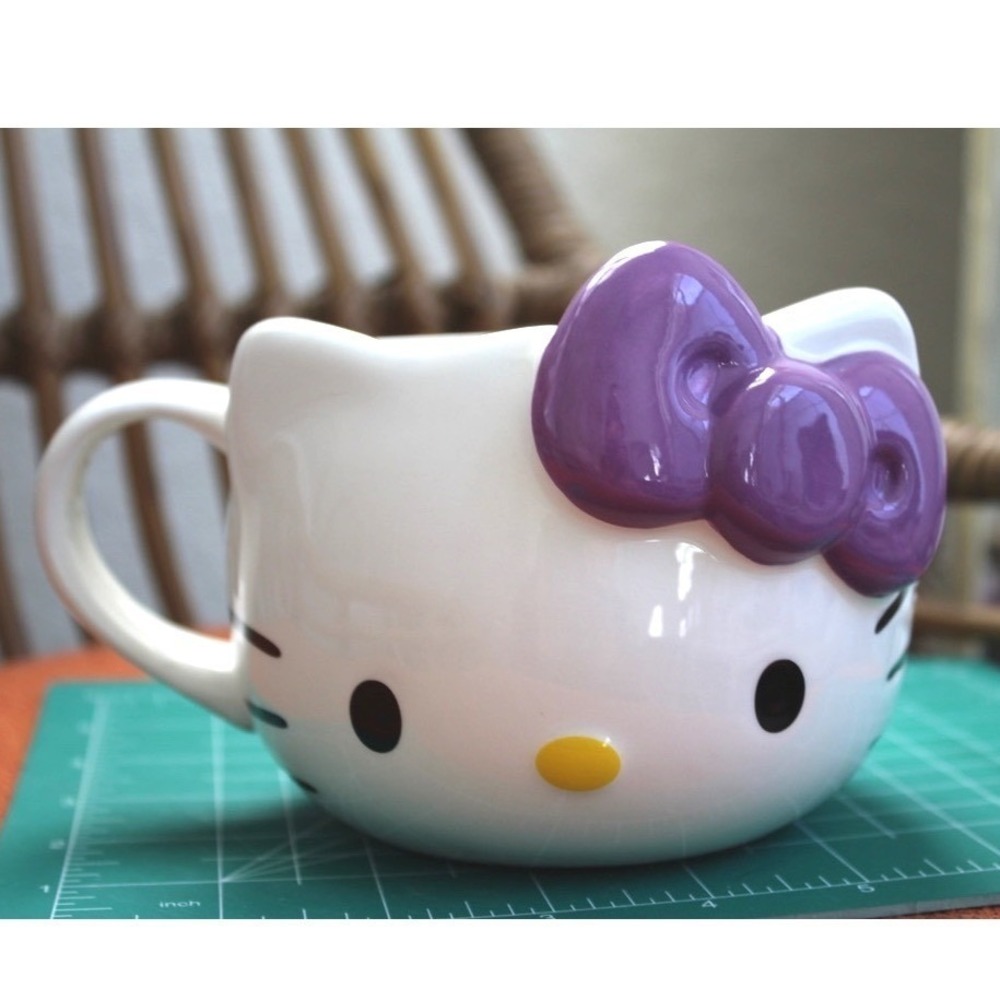 Sanrioā Hello Kitty 20oz Sculpted Ceramic Mug Purple Bow Silver Buffalo 2024